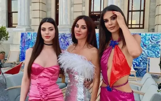 İki kızının testi pozitif çıkan Defne Samyeli'den çok sert sözler