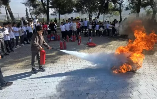 Bayırköy'de Minik Öğrenciler İtfaiye ile Yangın Güvenliğini Öğrendi