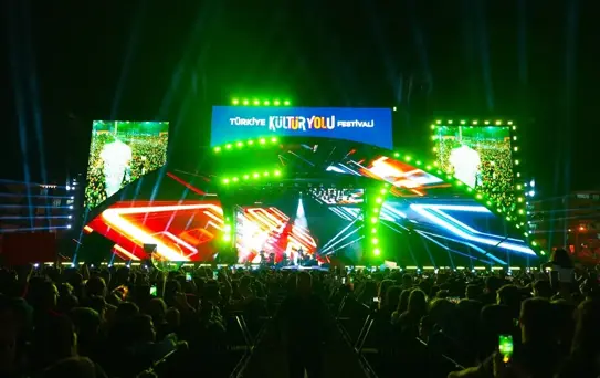 Buray, Diyarbakır Kültür Festivali'nde Konser Verdi