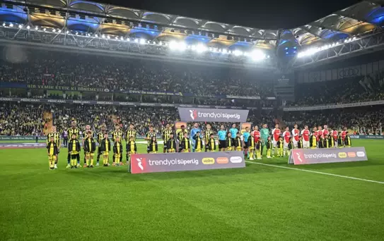 Fenerbahçe-Karagümrük maçında olay! Hakeme tepki gösteren Süleyman Hurma stadı terk etti