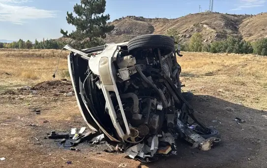 Sivas'ta Minibüs Devrildi: 4 Yaralı