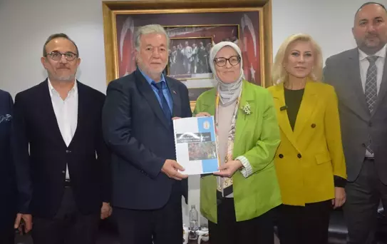 Uygur, İzmir Esnafıyla Bir Araya Geldi