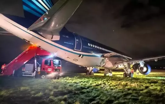 AZAL uçağı St. Petersburg'a zorunlu iniş yaptı
