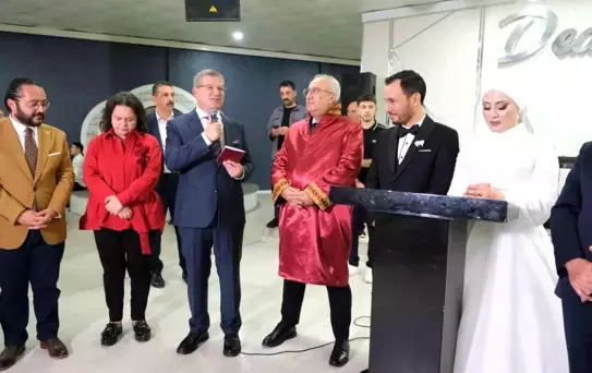 Denizli'de Gazeteci Kubilay Demir ile Şeyma Çölgeçen'in Nikah Töreni Gerçekleşti