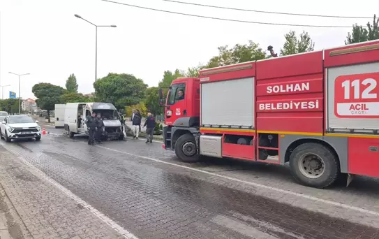 Bingöl'de Panelvan Alev Aldı