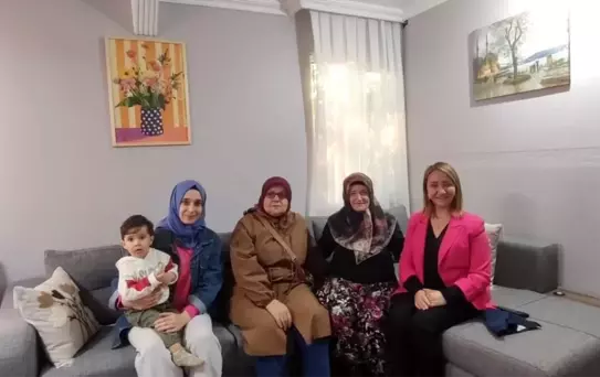 Başkan Tekin, Muhtarlar Günü'nde Kadın Muhtarları Ziyaret Etti