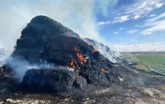 Karaman'da Yangın: 300 Ton Saman Kül Oldu