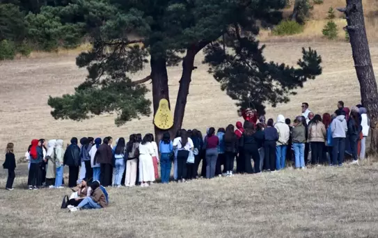 Oltu'da Gençler Doğa Yürüyüşü ve Piknik Etkinliğiyle Buluştu