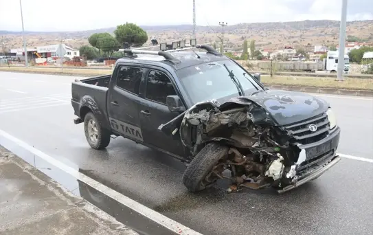 Taşova'da Traktör-Kamyonet Çarpışması