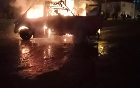 Samsun'da Park Halindeki Araç Yandı