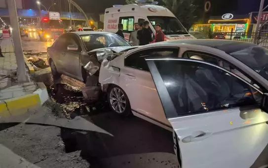 Van'da Zincirleme Kaza: 4 Yaralı