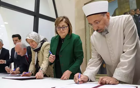 Türkiye'de 250 Bin Resmi Hafız Var