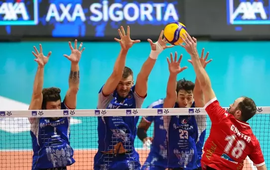 İBB, Halkbank'ı 3-0 Geçti