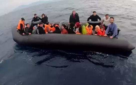 Çeşme ve Menderes'te 52 Düzensiz Göçmen Yakalandı