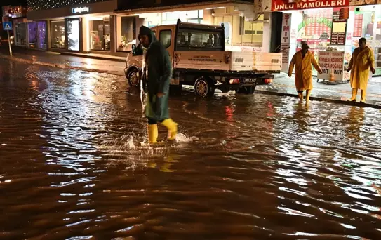 Osmaniye Kadirli'de Sağanak Yağış Hayatı Olumsuz Etkiliyor