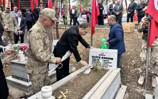Siirt'in Derince köyünde PKK'lı teröristlerin katlettiği 22 kişi törenle anıldı