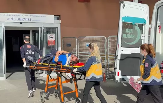 Tekirdağ'da Yüksekten Düşen 2 İşçi Hastaneye Kaldırıldı