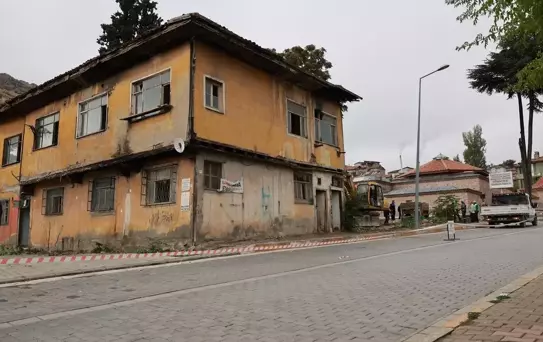 Tokat'ta Metruk Binalar Yıkılıyor