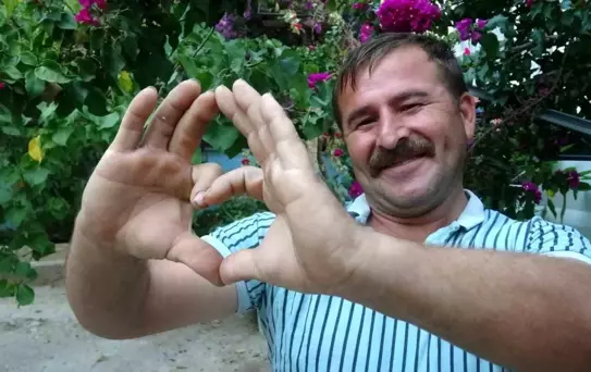 Bagaj yüklerken milyonların gönlünü kazandı