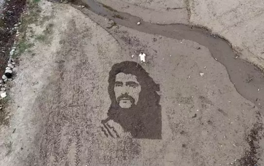 Alanya sahilinde Barış Manço sürprizi! Görenler hayran kaldı