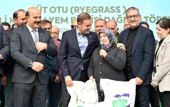 Balıkesir'de Çiftçilere 140 Ton Yem Bitkisi Tohumu Desteği