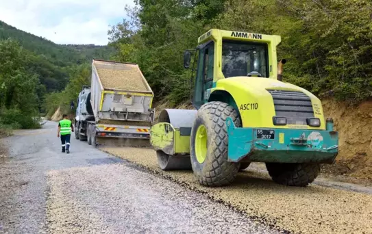İlkadım Belediyesi Kırsal ve Kent Merkezinde Yol Çalışmalarını Sürdürüyor
