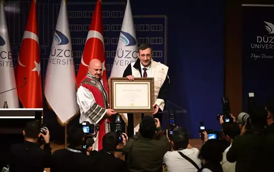 Cumhurbaşkanı Yardımcısı Yılmaz'a Düzce Üniversitesinde 'fahri profesörlük' ünvanı verildi