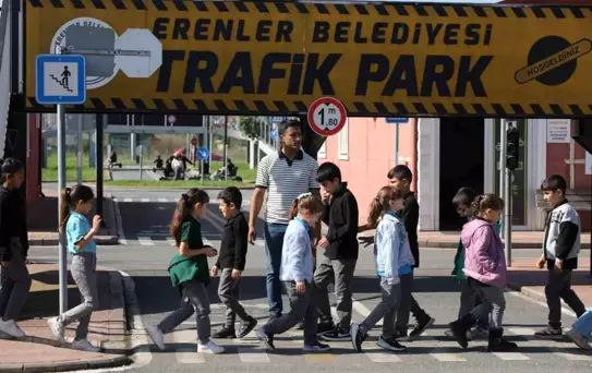 Erenler Belediyesi Trafik Parkı, Çocuklara Eğitici Anlar Sunuyor