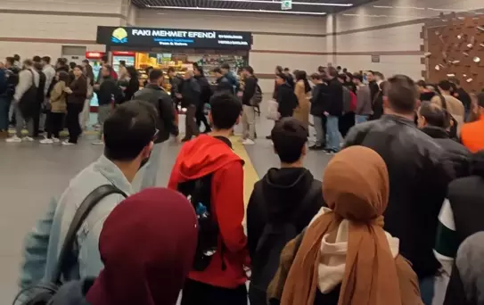 İstanbul'da vatandaşı isyan ettiren kuyruk