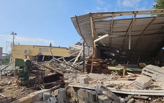 İzmir'de Evde Patlama: 1 Yaralı