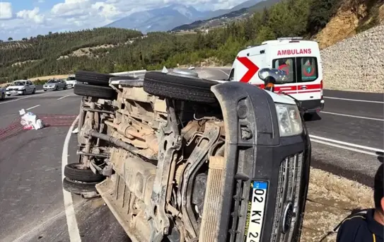 Osmaniye'de Minibüs Devrildi: 13 Yaralı