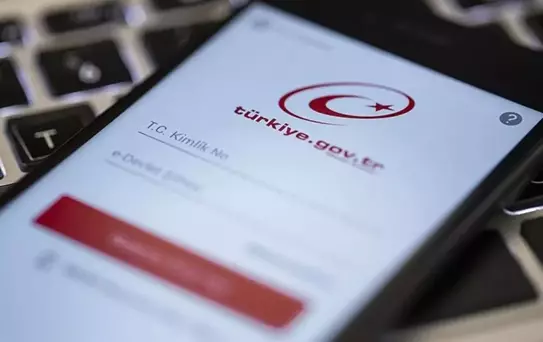 E-Devlet'te yeni dönem! Hizmeti duyan platforma akın ediyor