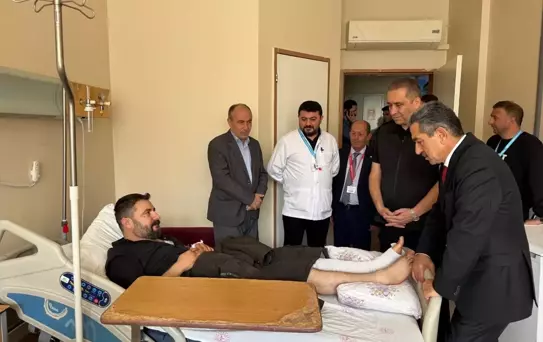 Vali Ekici Hastanede Hasta Ziyareti