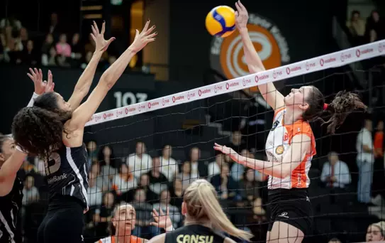 VakıfBank, Eczacıbaşı'nı 3-1 Yendi