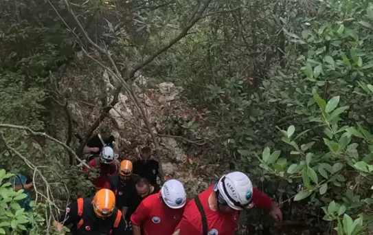 Kemer'de Turist Ayağını Kırdı, Kurtarıldı