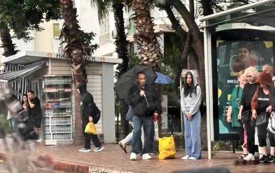 Antalya'da Sağanak Yağmur Hayatı Olumsuz Etkiledi