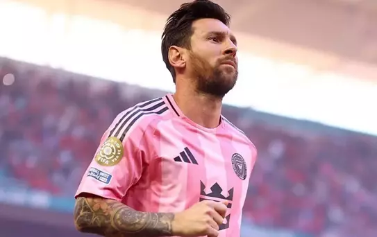 Beklenen oldu! Lionel Messi, 3 yıllık imzayı attı