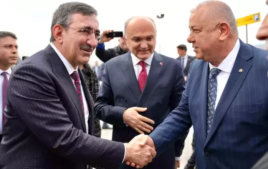 Cumhurbaşkanı Yardımcısı Yılmaz, Düzce'de İş İnsanlarıyla Buluştu