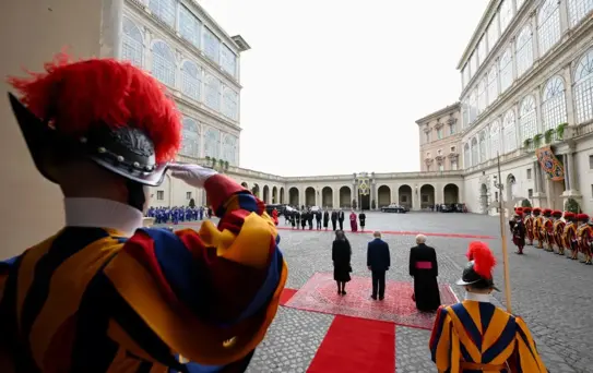 Kral Charles, Vatikan'da Papa ile Dua Etti