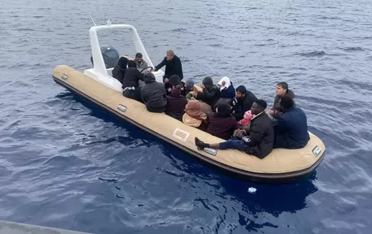 İzmir'de 128 Düzensiz Göçmen Yakalandı