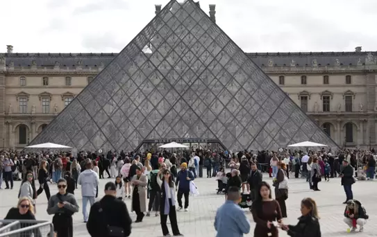 Louvre Müzesi Müdürü Cars: Kalıcı bir polis karakolu kurulmalı