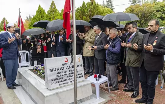 TUSAŞ saldırısında şehit olan taksi şoförü Murat Arslan mezarı başında anıldı