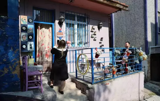 Nostalji Dolu Bir Yolculuk: 90'lar Evi