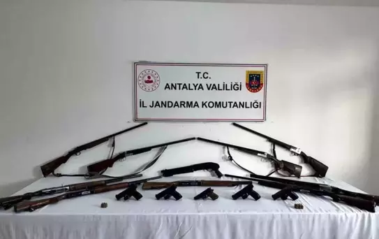 Alanya'da 15 Ruhsatsız Silah Ele Geçirildi