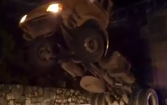 Bolu'da Kamyon Kazası: Sürücü Kurtarıldı