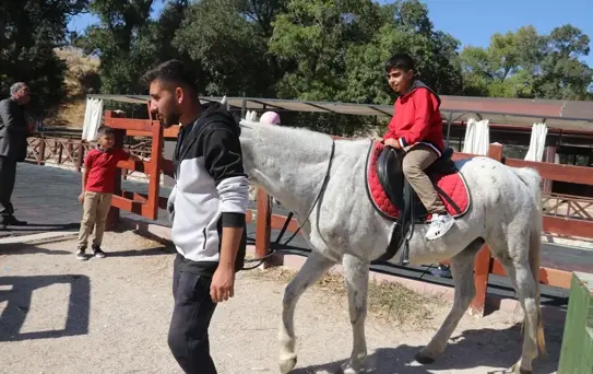 Malatya'da Çocuklara Vatan ve Bayrak Sevgisi Aşılanıyor