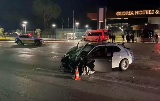 Antalya'da Trafik Kazası: 2 Yaralı