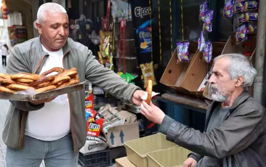 Simit tezgahından memur masasına