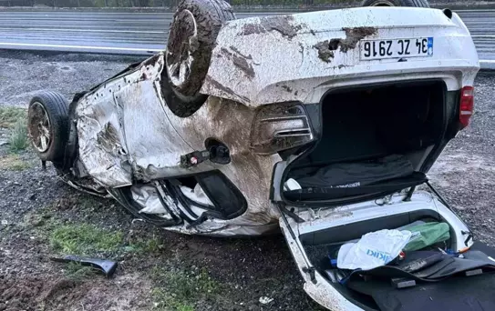 Sakarya'da Kontrolden Çıkan Araç Takla Attı