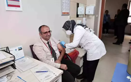 ERÜ'de Sağlık Çalışanlarına Grip Aşısı Uygulaması